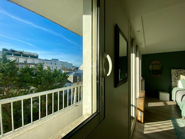 "Paris 15ème Rue de la Convention" Très beau studio meublé avec balcon terrasse !

Loyer €1 500/mois charges comprises **

- Ref : 21434