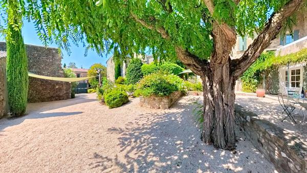 A vendre authentique propriété à seulement 12 minutes d'Uzès.