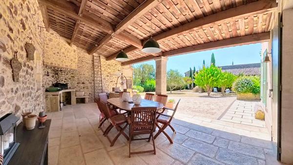 A vendre authentique propriété à seulement 12 minutes d'Uzès.