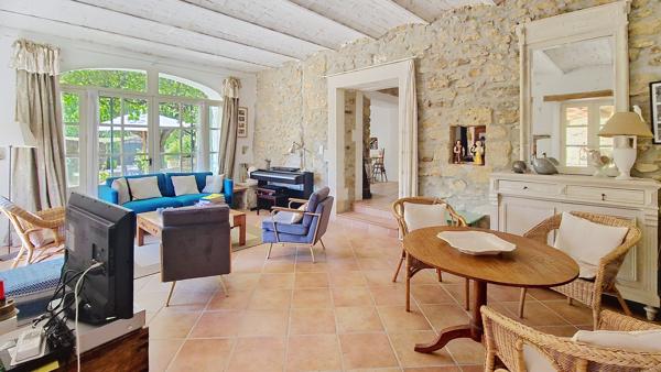 A vendre authentique propriété à seulement 12 minutes d'Uzès.