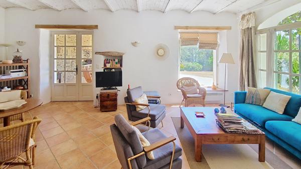 A vendre authentique propriété à seulement 12 minutes d'Uzès.