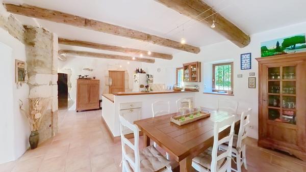 A vendre authentique propriété à seulement 12 minutes d'Uzès.