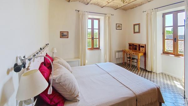 A vendre authentique propriété à seulement 12 minutes d'Uzès.