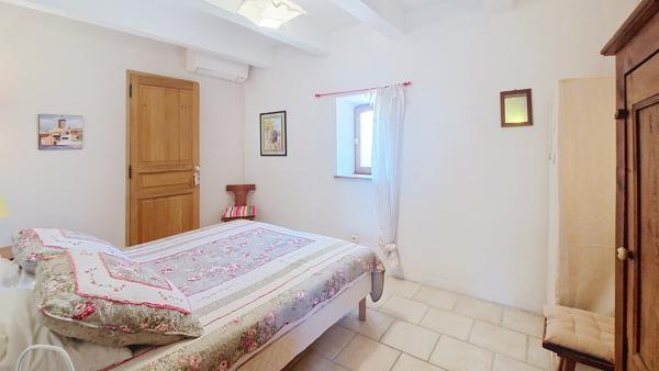 A vendre authentique propriété à seulement 12 minutes d'Uzès.