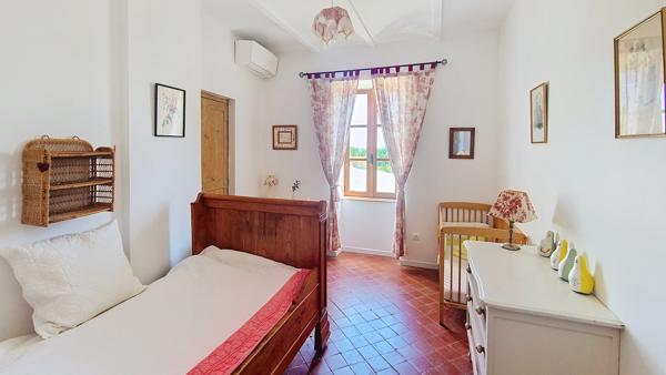 A vendre authentique propriété à seulement 12 minutes d'Uzès.