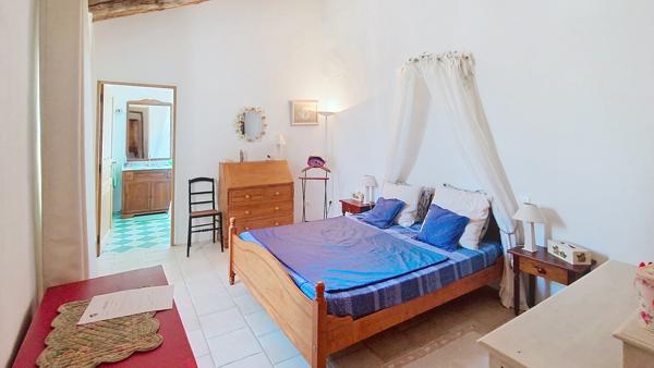 A vendre authentique propriété à seulement 12 minutes d'Uzès.