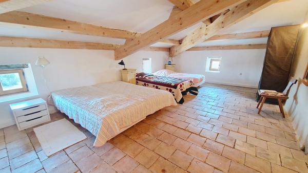 A vendre authentique propriété à seulement 12 minutes d'Uzès.