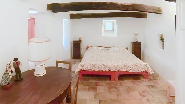 A vendre authentique propriété à seulement 12 minutes d'Uzès.