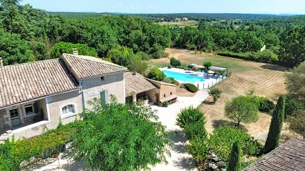 A vendre authentique propriété à seulement 12 minutes d'Uzès.
