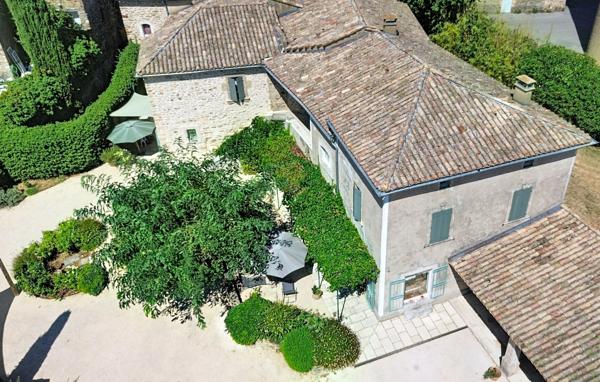 A vendre authentique propriété à seulement 12 minutes d'Uzès.