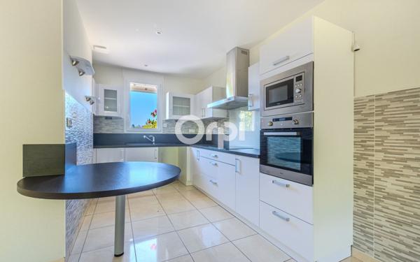 Maison à vendre    6 pièces •  Eyjeaux