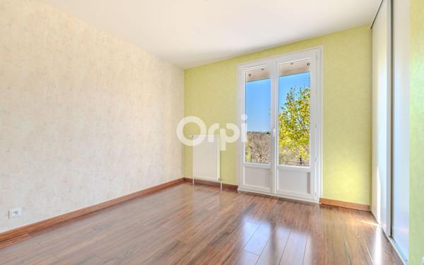 Maison à vendre    6 pièces •  Eyjeaux