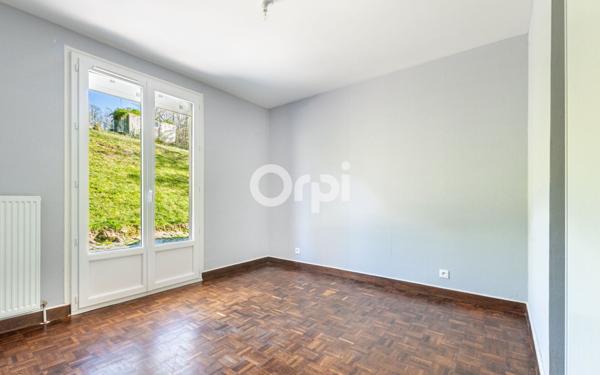 Maison à vendre    6 pièces •  Eyjeaux