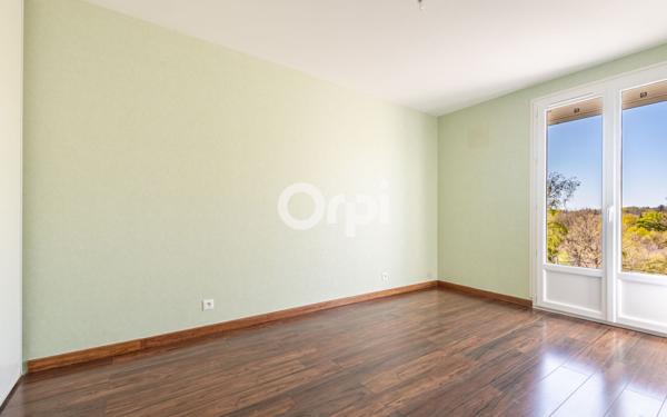 Maison à vendre    6 pièces •  Eyjeaux