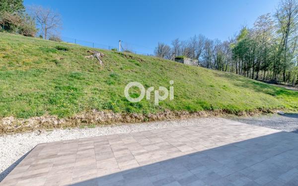 Maison à vendre    6 pièces •  Eyjeaux