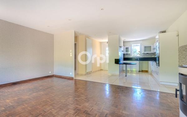 Maison à vendre    6 pièces •  Eyjeaux