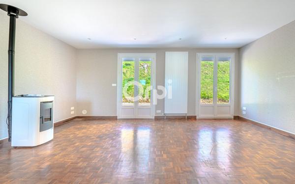 Maison à vendre    6 pièces •  Eyjeaux