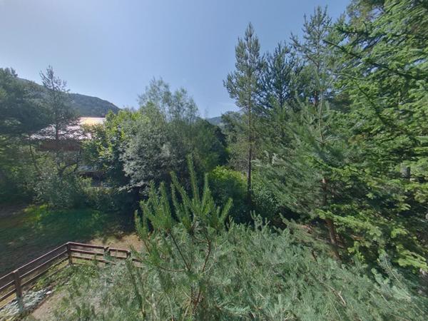 04400 ENCHASTRAYES GRAND STUDIO - COIN NUIT - TERRASSE SUD