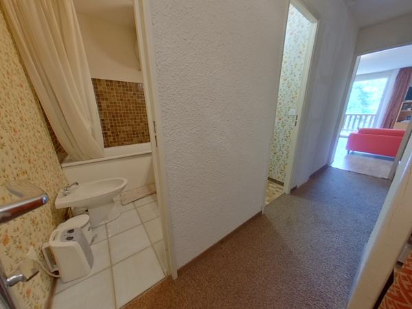 04400 ENCHASTRAYES GRAND STUDIO - COIN NUIT - TERRASSE SUD