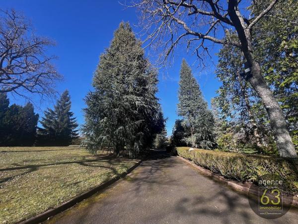 A ETE VENDU Superbe propriété, deux maisons, piscine sur terrains clos et arboré de 25 755 m2