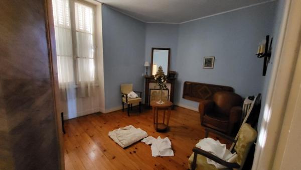 24190 Maison de ville Neuvic 8 pièces sur 2 niveaux 188 m2 parcelle de 532 m² garages