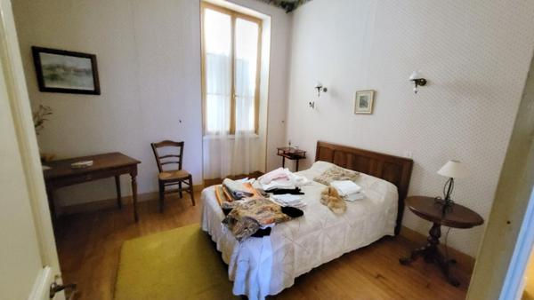 24190 Maison de ville Neuvic 8 pièces sur 2 niveaux 188 m2 parcelle de 532 m² garages