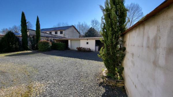 24190 Maison de ville Neuvic 8 pièces sur 2 niveaux 188 m2 parcelle de 532 m² garages