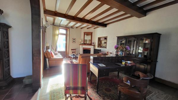 24190 Maison de ville Neuvic 8 pièces sur 2 niveaux 188 m2 parcelle de 532 m² garages