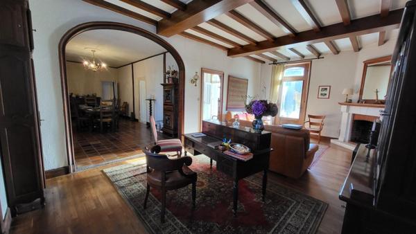 24190 Maison de ville Neuvic 8 pièces sur 2 niveaux 188 m2 parcelle de 532 m² garages