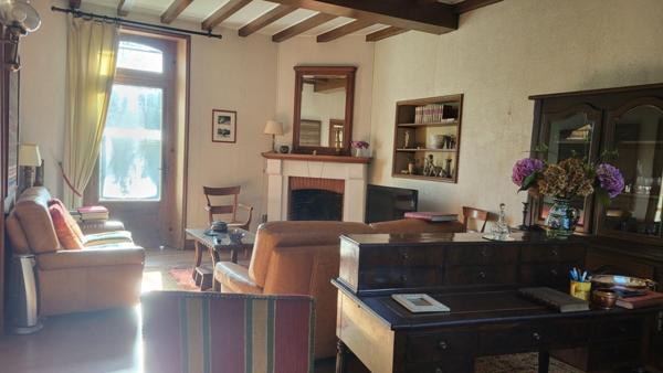 24190 Maison de ville Neuvic 8 pièces sur 2 niveaux 188 m2 parcelle de 532 m² garages