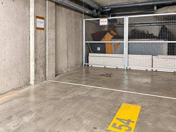 Parking
        
        - 6 m² 16 800 € *