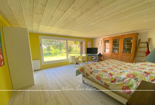 Longère et sa grange à vendre, proche de CHALLANS (85), longère avec 2 grandes chambres + grange 4 chambres, parcelle de 8 ha