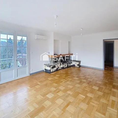 BELLE MAISON AUX VOLUMES GENEREUX