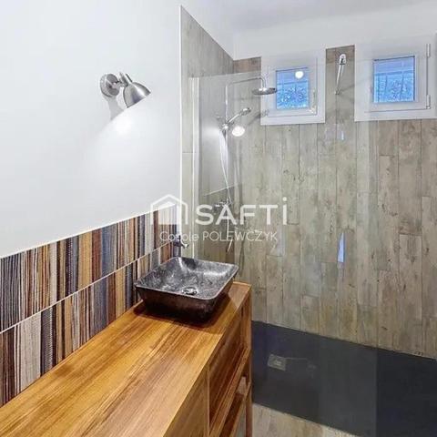 BELLE MAISON AUX VOLUMES GENEREUX