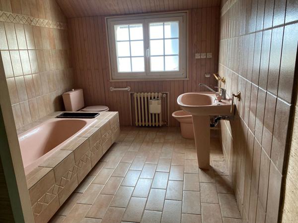 Concarneau maison lumineuse avec jardin clos , quartier recherché , a cinq minutes a pied des plages .