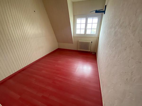 Concarneau maison lumineuse avec jardin clos , quartier recherché , a cinq minutes a pied des plages .