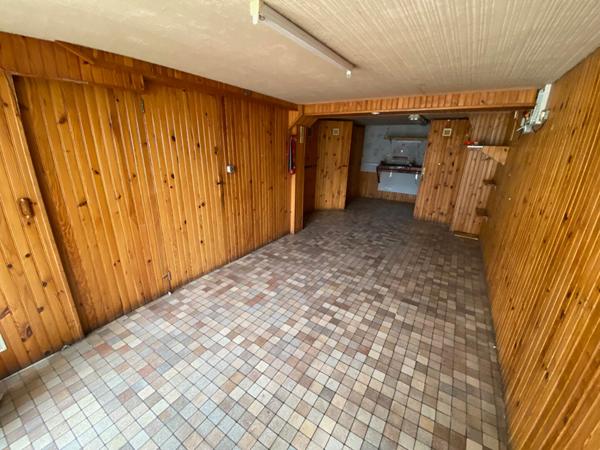 Concarneau maison lumineuse avec jardin clos , quartier recherché , a cinq minutes a pied des plages .