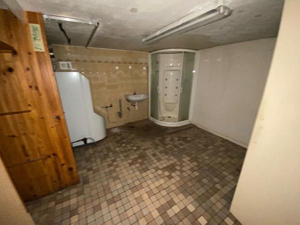 Concarneau maison lumineuse avec jardin clos , quartier recherché , a cinq minutes a pied des plages .