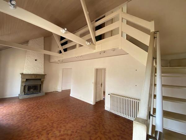 Concarneau maison lumineuse avec jardin clos , quartier recherché , a cinq minutes a pied des plages .