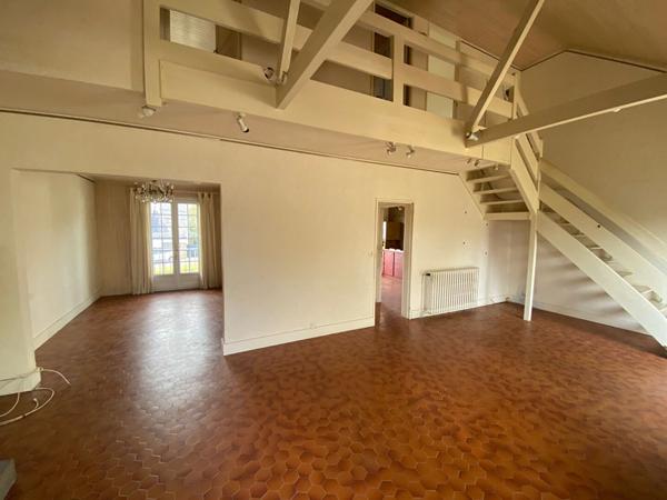 Concarneau maison lumineuse avec jardin clos , quartier recherché , a cinq minutes a pied des plages .