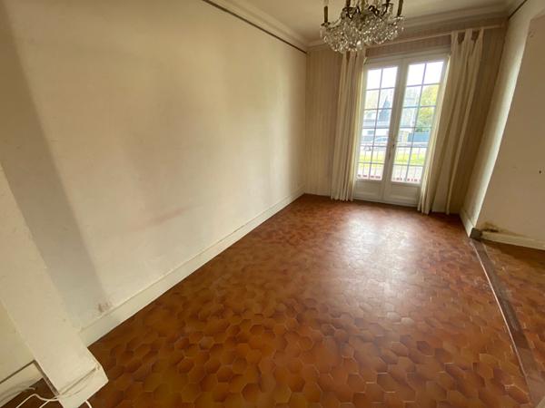 Concarneau maison lumineuse avec jardin clos , quartier recherché , a cinq minutes a pied des plages .