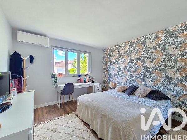 Maison à vendre 6 pièces 132 m² Le Mesnil-Saint-Denis