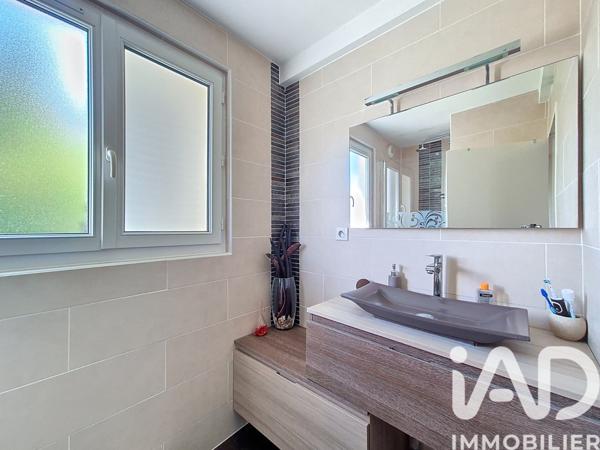 Maison à vendre 6 pièces 132 m² Le Mesnil-Saint-Denis