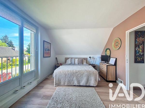 Maison à vendre 6 pièces 132 m² Le Mesnil-Saint-Denis