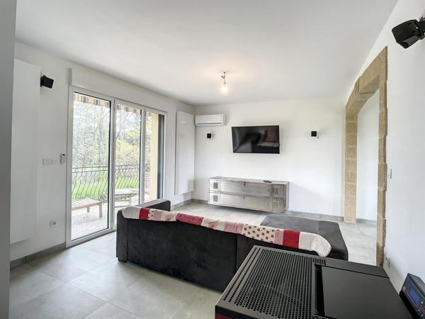 A vendre maison 103m² + 140m² de dépendance