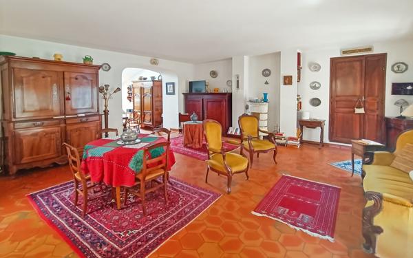 Maison à vendre    5 pièces •  Oraison