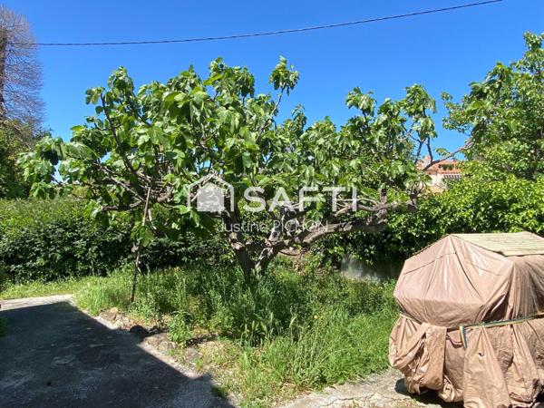Maison familiale à rénover sur beau terrain plat de 700 m², à proximité du centre