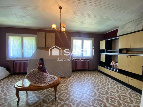 Maison familiale à rénover sur beau terrain plat de 700 m², à proximité du centre