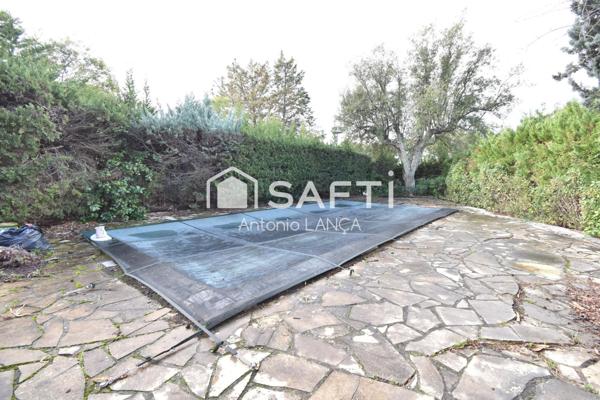 Maison de plain pied avec dépendance à fort potentiel - Roquebrune-sur-Argens