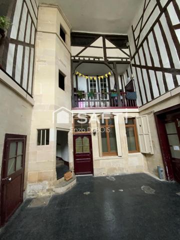 Rez-de-chaussée cosy dans immeuble d’époque, hypercentre